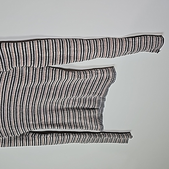 American Eagle medium grey and cream colored long sleeve sweater - Picture 3 of 6